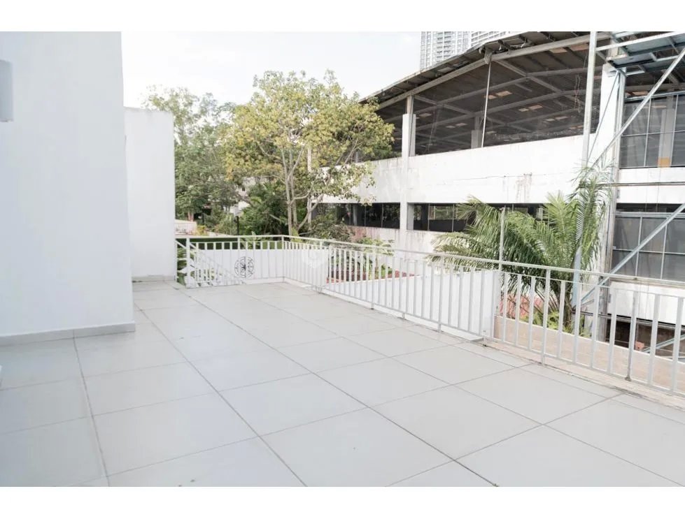 BETANIA  / CASA DE 4 NIVELES / 450 m2 / TERRAZA CON PISCINA