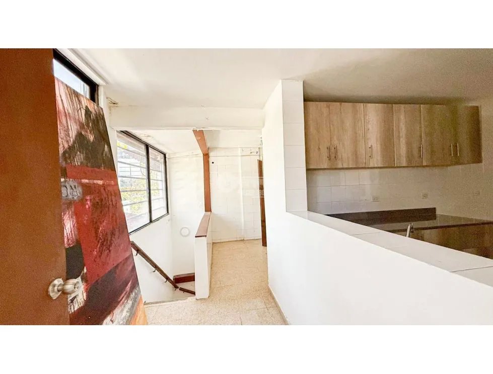 SE VENDE CASA EN BETANIA URB. LOS ANGELES DE 4 NIVELES 450 m2 PATIO