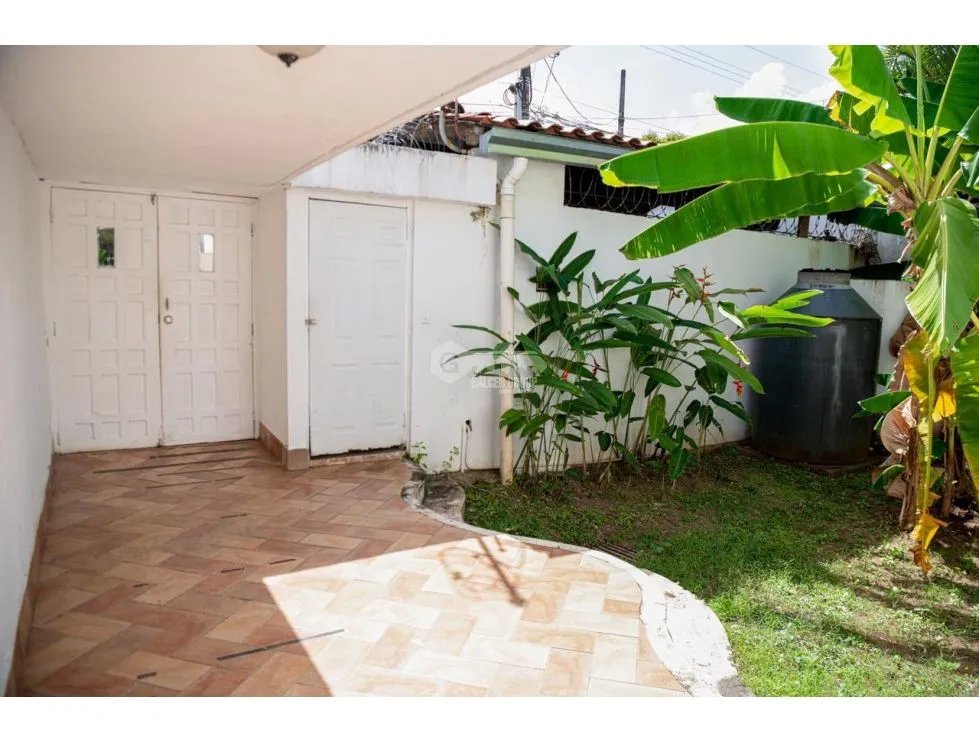 BETANIA  / URB. LOS ANGELES / CASA DE 4 NIVELES / 450 m2 / PATIO