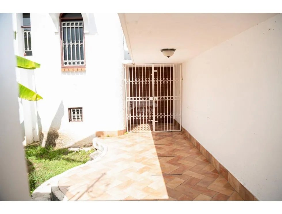 BETANIA  / URB. LOS ANGELES / CASA DE 4 NIVELES / 450 m2 / PATIO