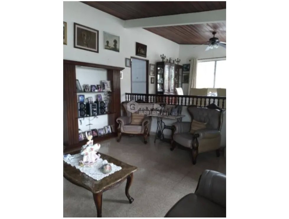 SE VENDE AMPLIA CASA BETANIA 244 m2 BALCON