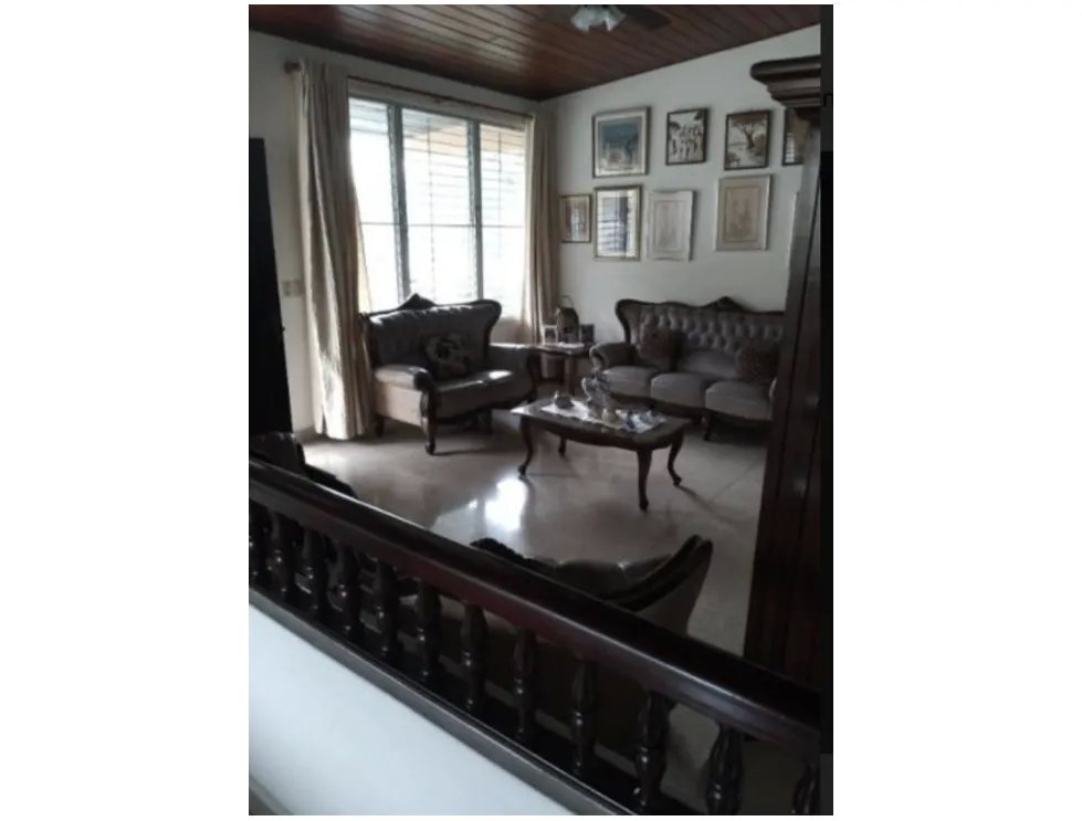 SE VENDE AMPLIA CASA BETANIA 244 m2 BALCON