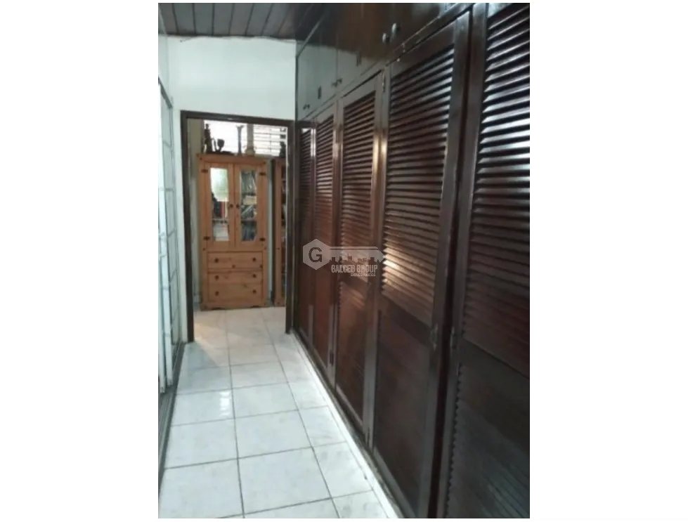 SE VENDE AMPLIA CASA BETANIA 244 m2 BALCON