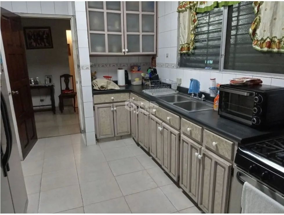 SE VENDE AMPLIA CASA BETANIA 244 m2 BALCON