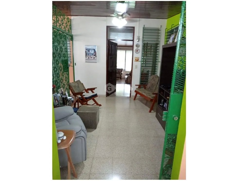 SE VENDE AMPLIA CASA BETANIA 244 m2 BALCON
