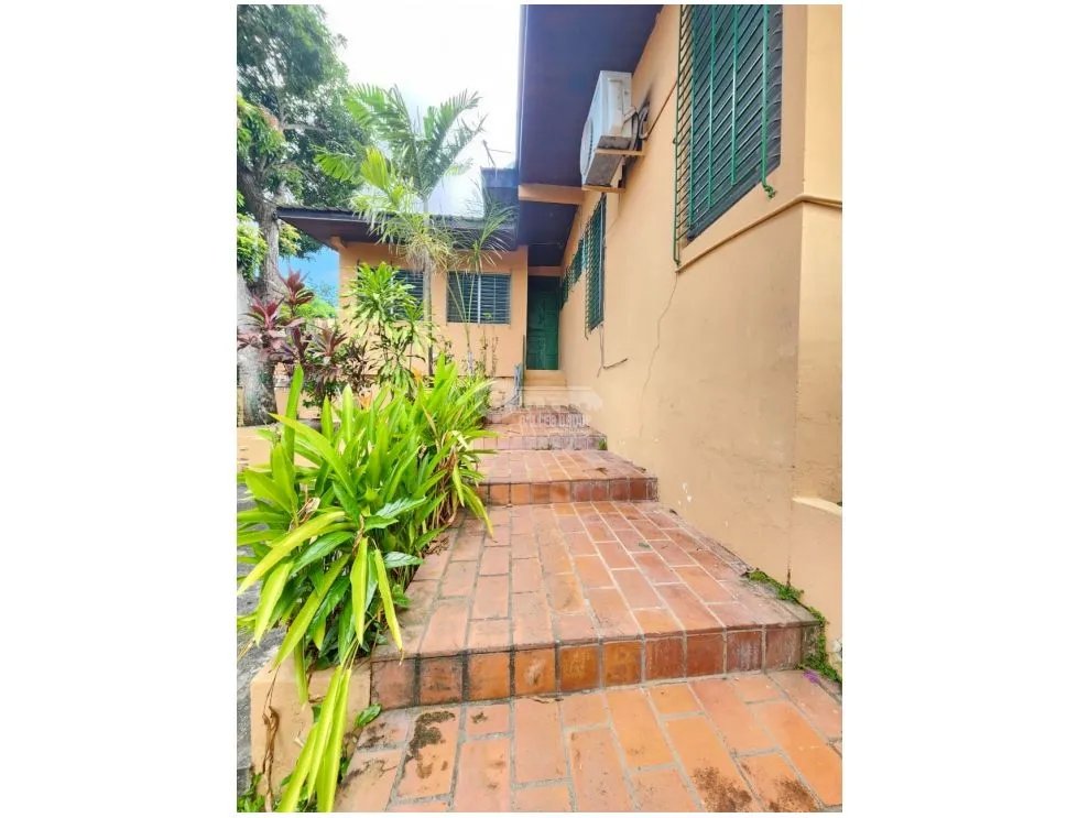 SE VENDE AMPLIA CASA BETANIA 244 m2 BALCON