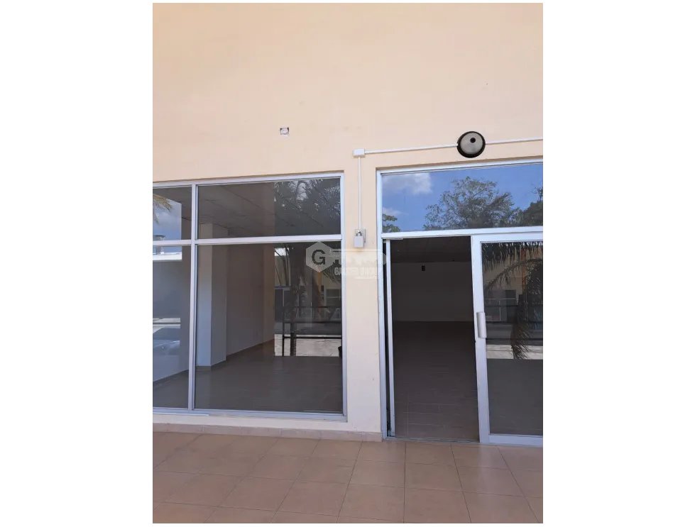 LOCAL / PLAZA CORONADO / 196 M2 / VISIBLE DESDE LA CALLE / VACIO