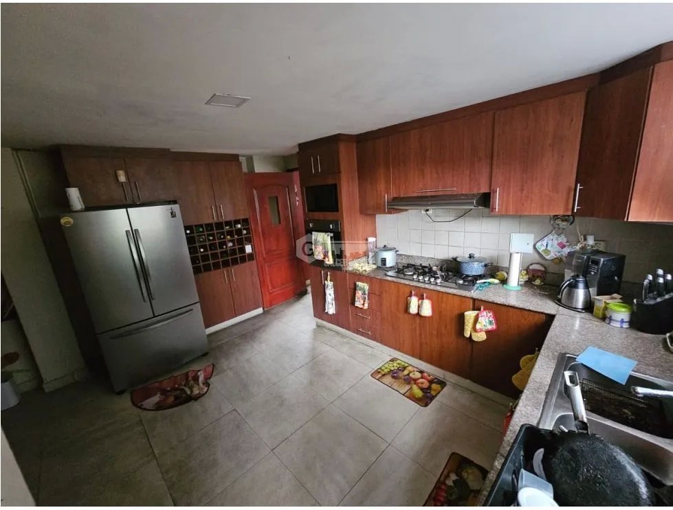 VILLA ZAITA / 2 NIVELES / 1250 M2 / 5 HABITACION / DEPOSITO / TERRAZA