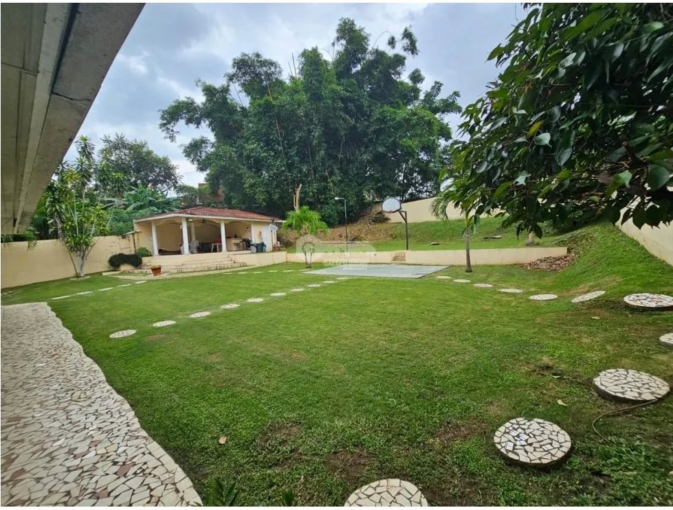 VILLA ZAITA / 2 NIVELES / 1250 M2 / 5 HABITACION / DEPOSITO / TERRAZA
