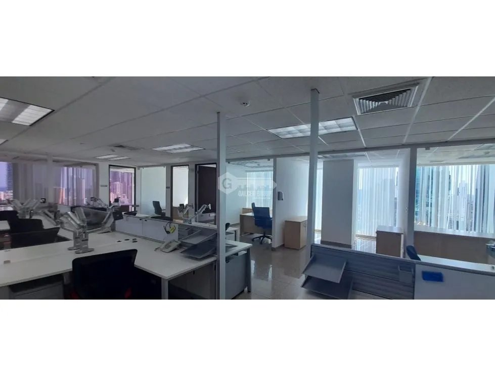 SE ALQUILA OFICINA EN CALLE 50 TORRE GLOBAL BANK DE 420M AMOBLADA