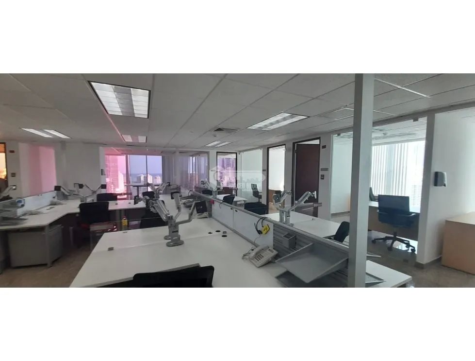 SE ALQUILA OFICINA EN CALLE 50 TORRE GLOBAL BANK DE 420M AMOBLADA