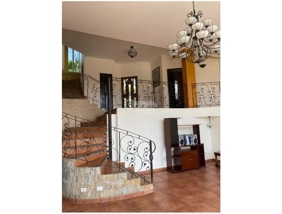 SE VENDE CASA EN VILLA DE LAS FUENTES DE 473M  2 NIVELES CON JACUZZI