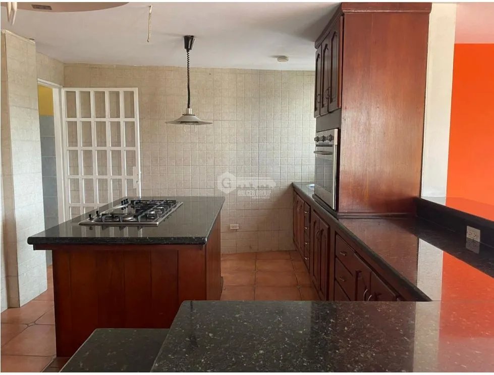 VILLA DE LAS FUENTES / 473M / 2 NIVELES / JACUZZI / 5 HABITAC