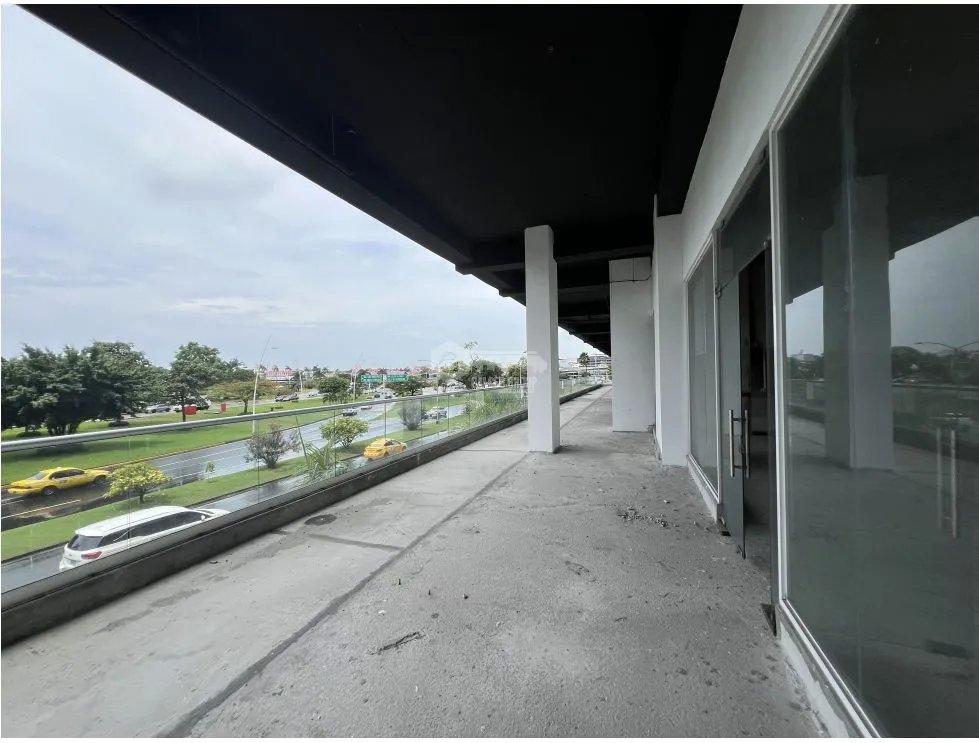 SE VENDE LOCAL COMERCIAL EN THE SANDS EN AV. BALBOA 135 M2