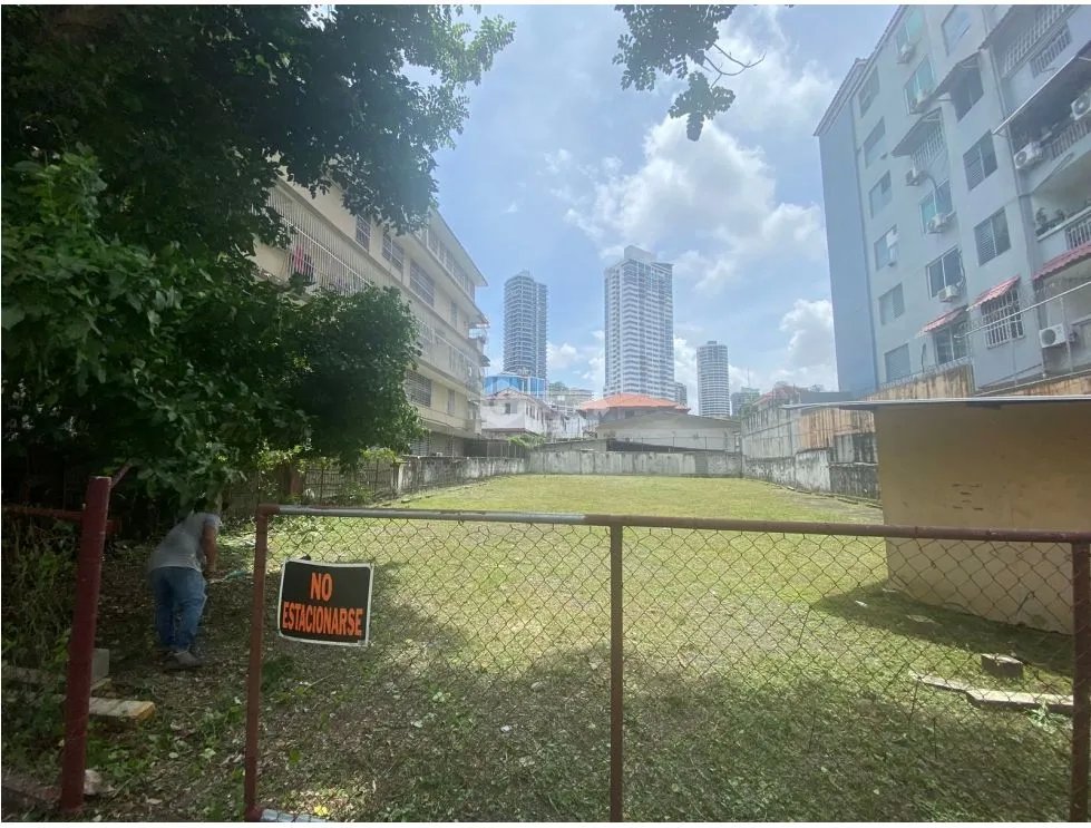 SE VENDE TERRENO COMERCIAL PLANO  EN BELLA VISTA DE 703M