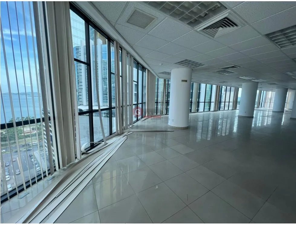 SE ALQUILA OFICINA EN TORRE PLAZA BANCO GENERAL CON VISTA AL MAR