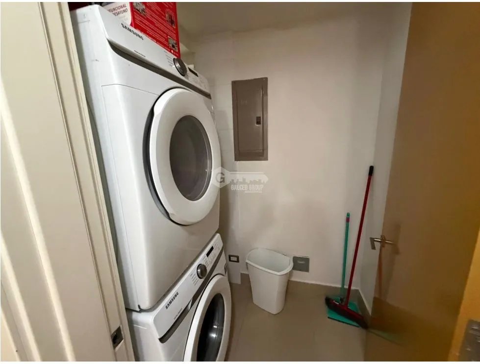 SE VENDE APARTAMENTO EN CORONADO AMOBLADO CON BALCON