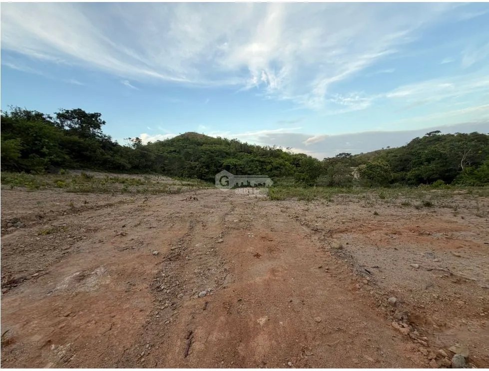 SE VENDE TERRENO EN CHAME 804 M2 LOTE PLANO VIA A LA LAGUNA