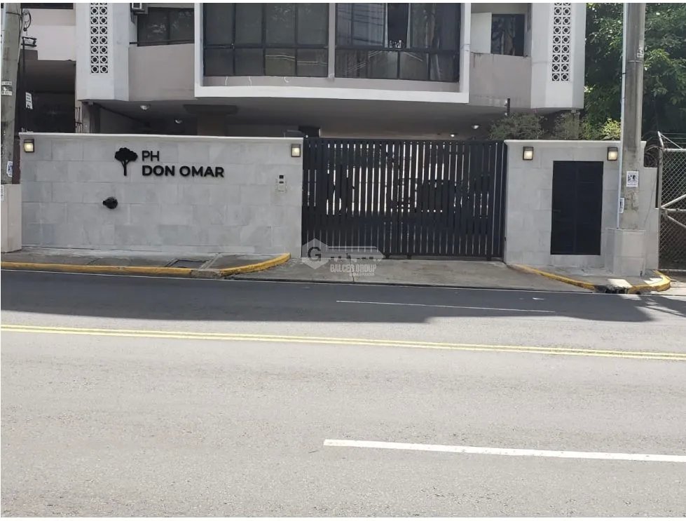 SE ALQUILA ACOGEDOR APARTAMENTO AMOBLADO FRENTE AL PARQUE OMAR