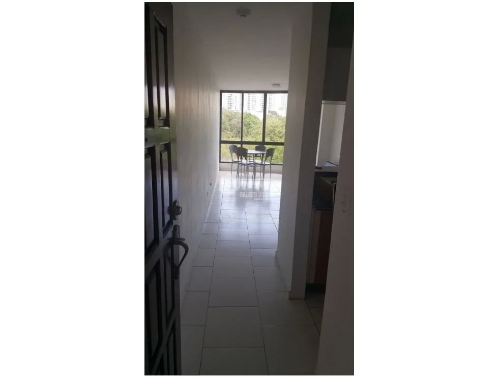 SE ALQUILA ACOGEDOR APARTAMENTO AMOBLADO FRENTE AL PARQUE OMAR