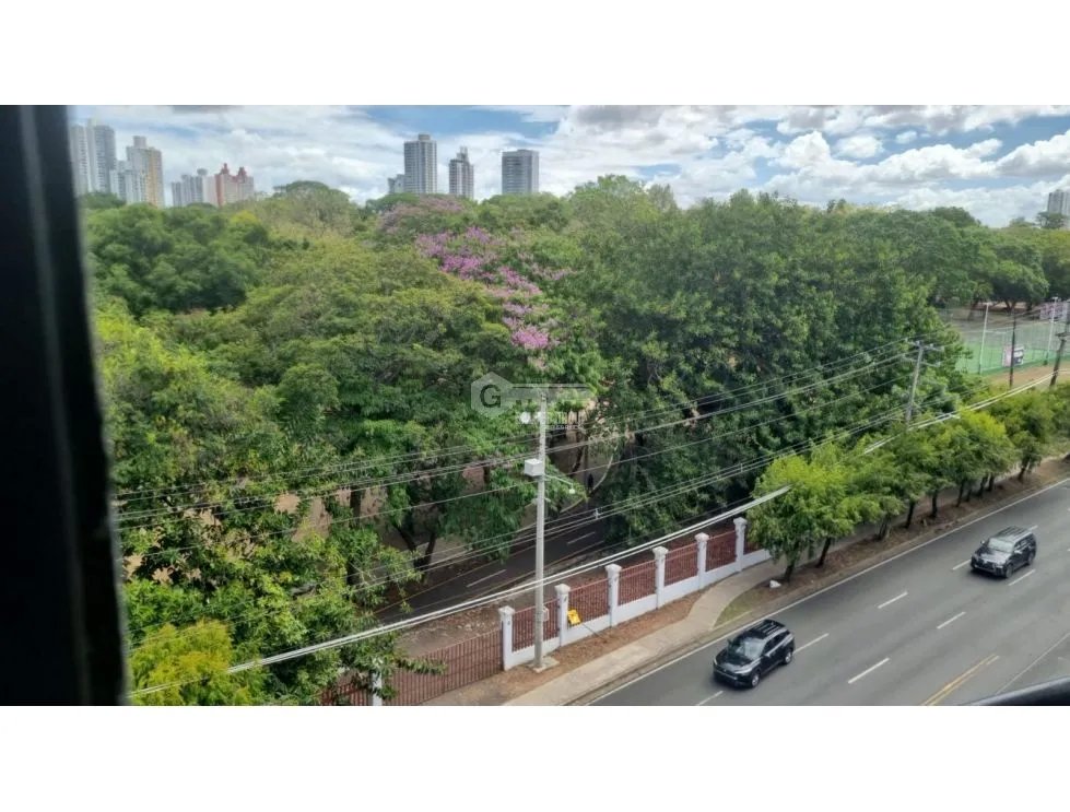 SE ALQUILA ACOGEDOR APARTAMENTO AMOBLADO FRENTE AL PARQUE OMAR