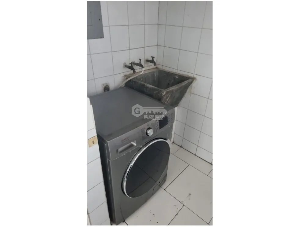SE ALQUILA ACOGEDOR APARTAMENTO AMOBLADO FRENTE AL PARQUE OMAR