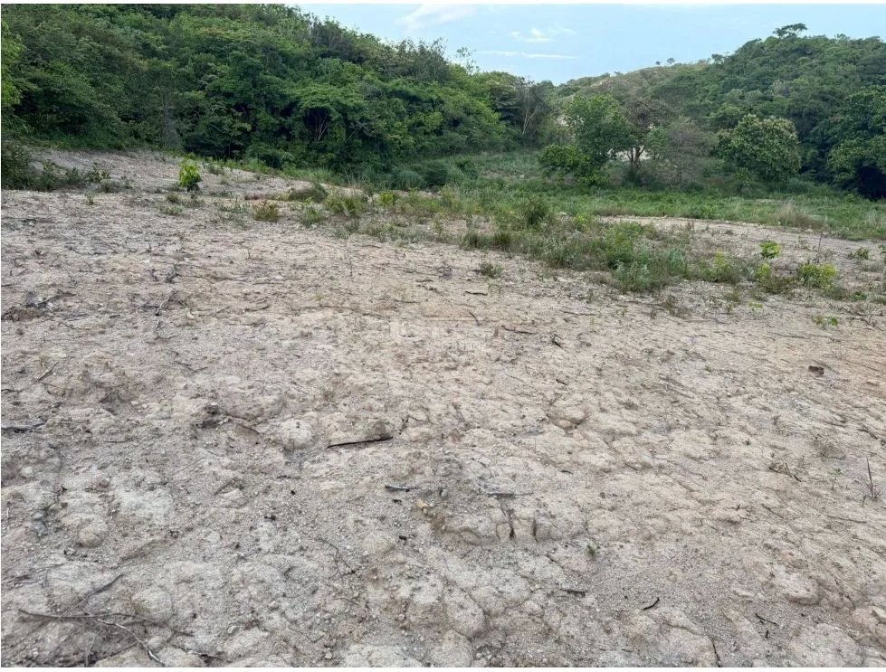 TERRENO / CHAME / EL CALVARIO / 895 M2 / LOTE PLANO