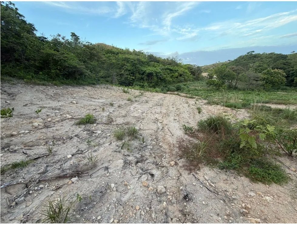 TERRENO / CHAME / EL CALVARIO / 895 M2 / LOTE PLANO