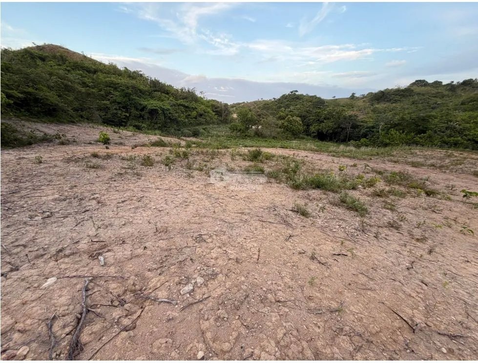 TERRENO / CHAME / EL CALVARIO  / 804 M2 / LOTE PLANO