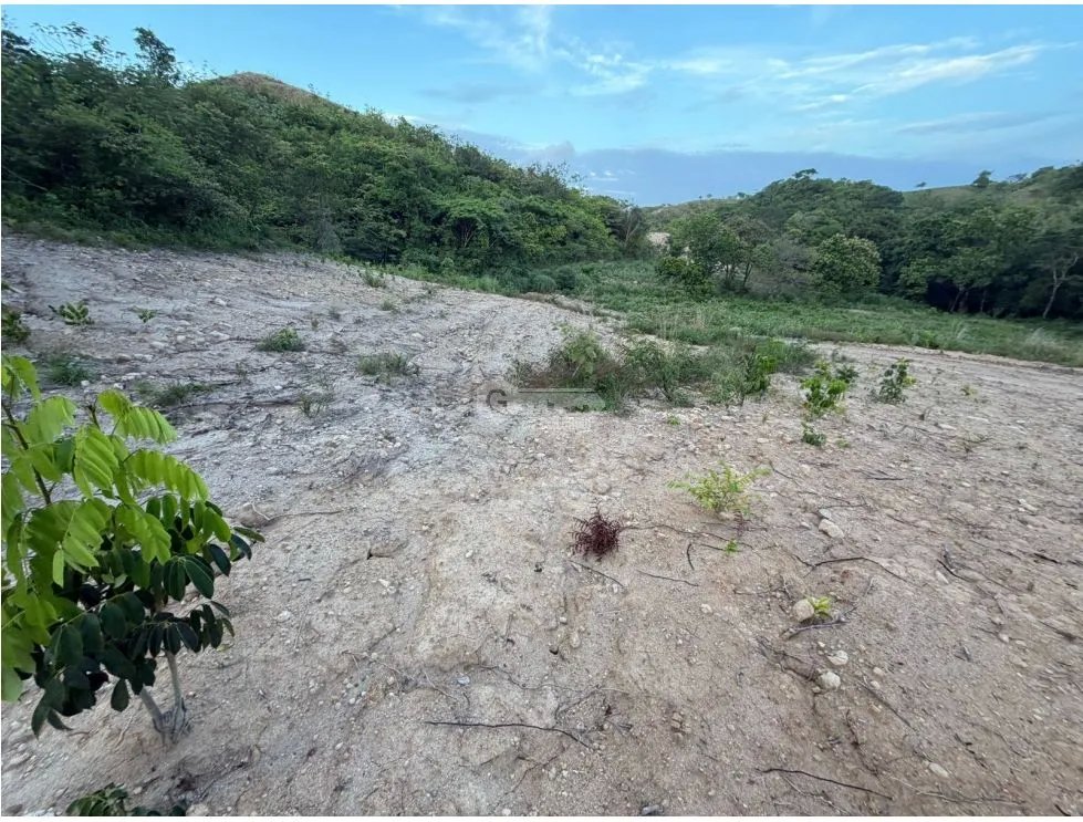 TERRENO / CHAME / EL CALVARIO  / 804 M2 / LOTE PLANO