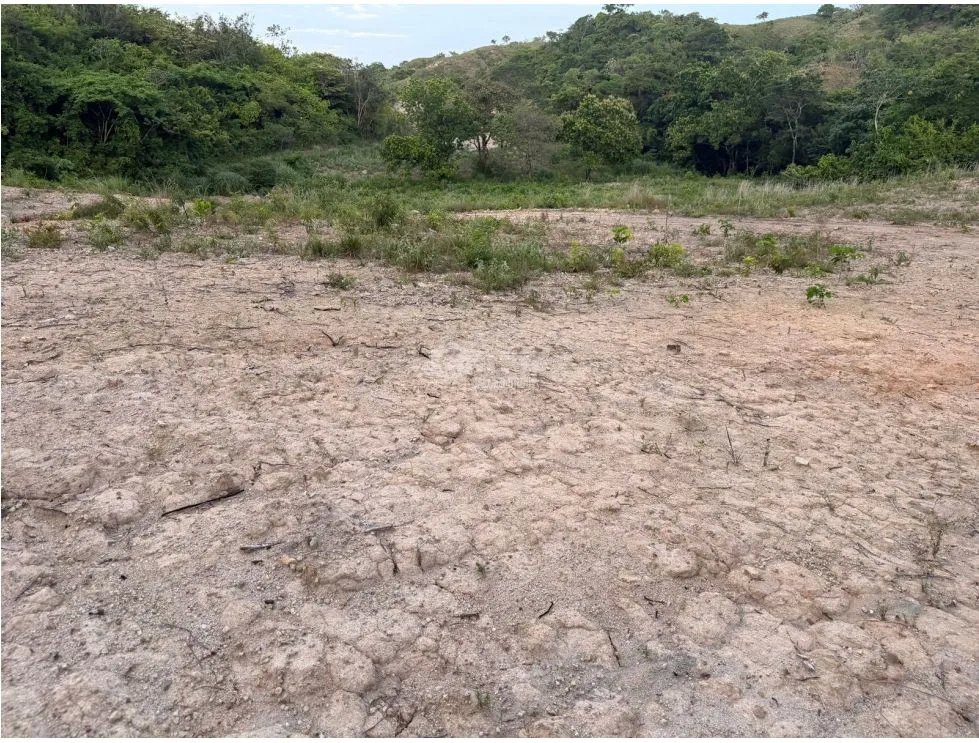 TERRENO / CHAME / EL CALVARIO / 853 M2 / LOTE PLANO