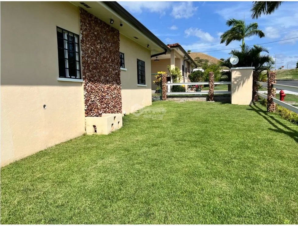 SE VENDE HERMOSA CASA DE PLAYA 381 M2 EN CHAME 3 HABITACIONES