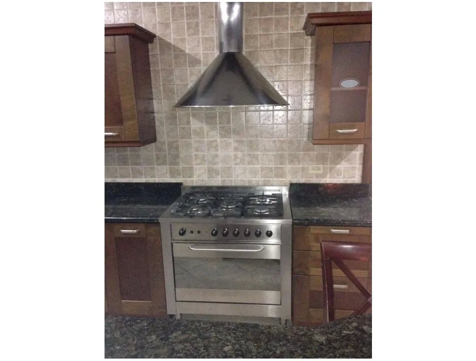SAN FRANCISCO / LOMA ALEGRE / 2 NIVELES / PISCINA  / 947M2