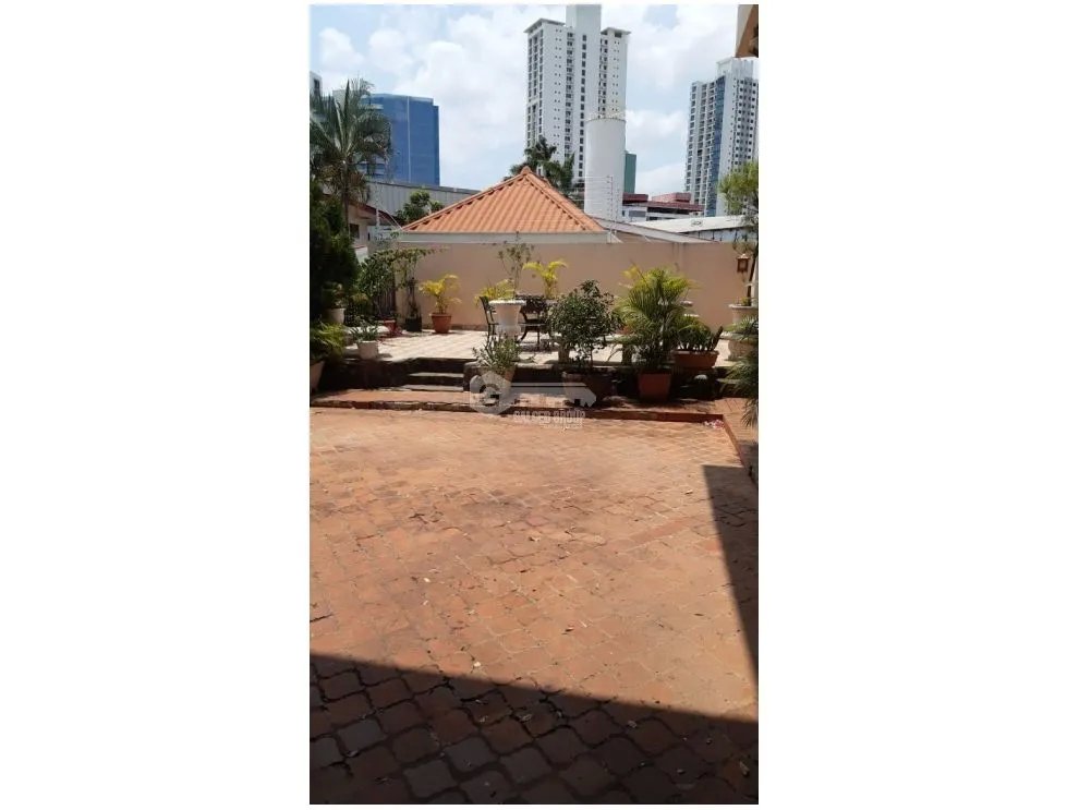 SAN FRANCISCO / VILLA LILLA / 570M2 / 2 NIVELES / TERRAZA / BALCON