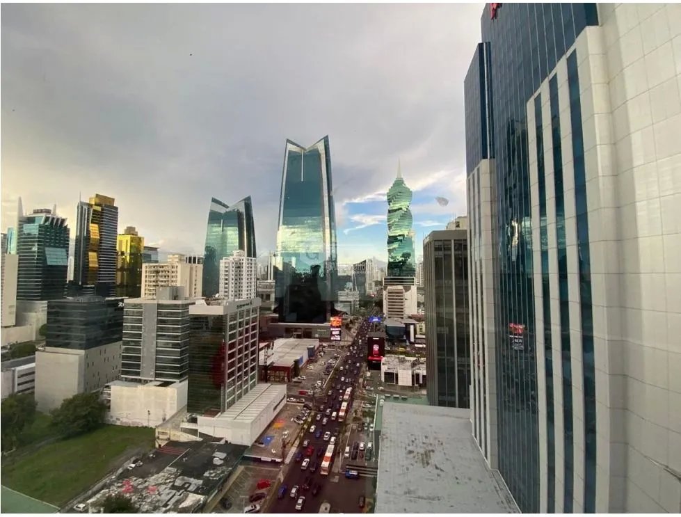 LUJOSA OFICINA / CALLE 50 / TORRE PBH / 622 M2 / A ESTRENAR / VACIA