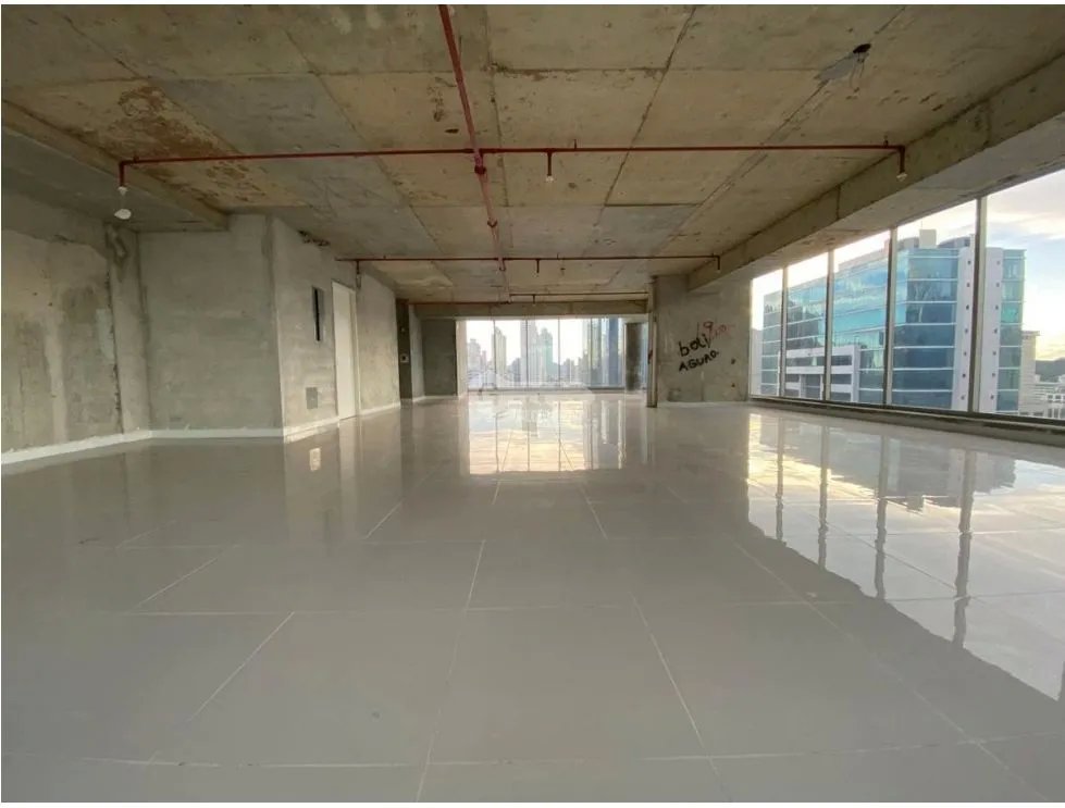 LUJOSA OFICINA / CALLE 50 / TORRE PBH / 622 M2 / A ESTRENAR / VACIA