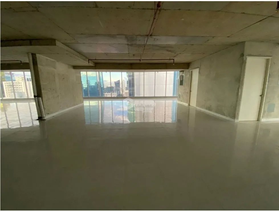 LUJOSA OFICINA / CALLE 50 / TORRE PBH / 622 M2 / A ESTRENAR / VACIA