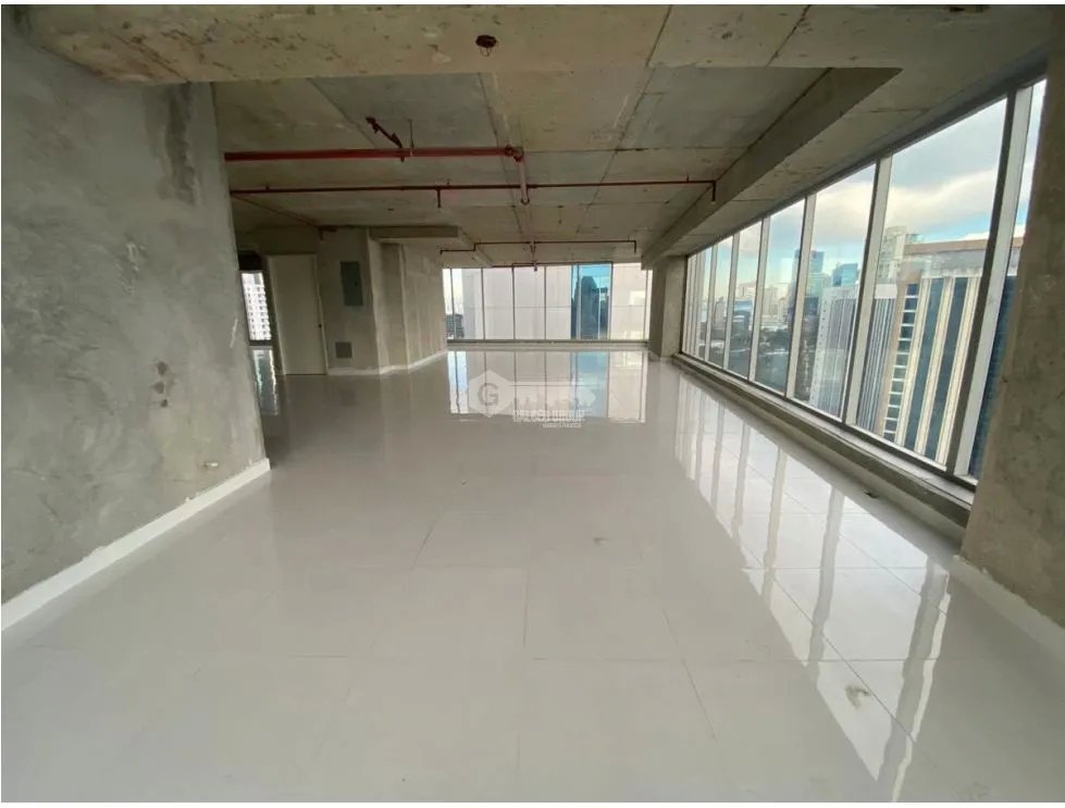 LUJOSA OFICINA / CALLE 50 / TORRE PBH / 622 M2 / A ESTRENAR / VACIA