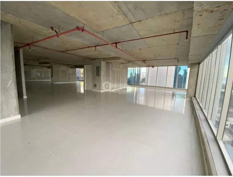 LUJOSA OFICINA / CALLE 50 / TORRE PBH / 622 M2 / A ESTRENAR / VACIA