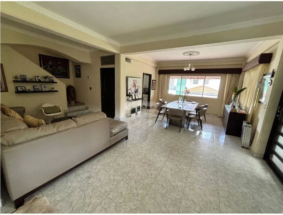 ALBROOK / CON PANELES SOLARES / 300m2 / 4 HABITACIONES / JARDIN