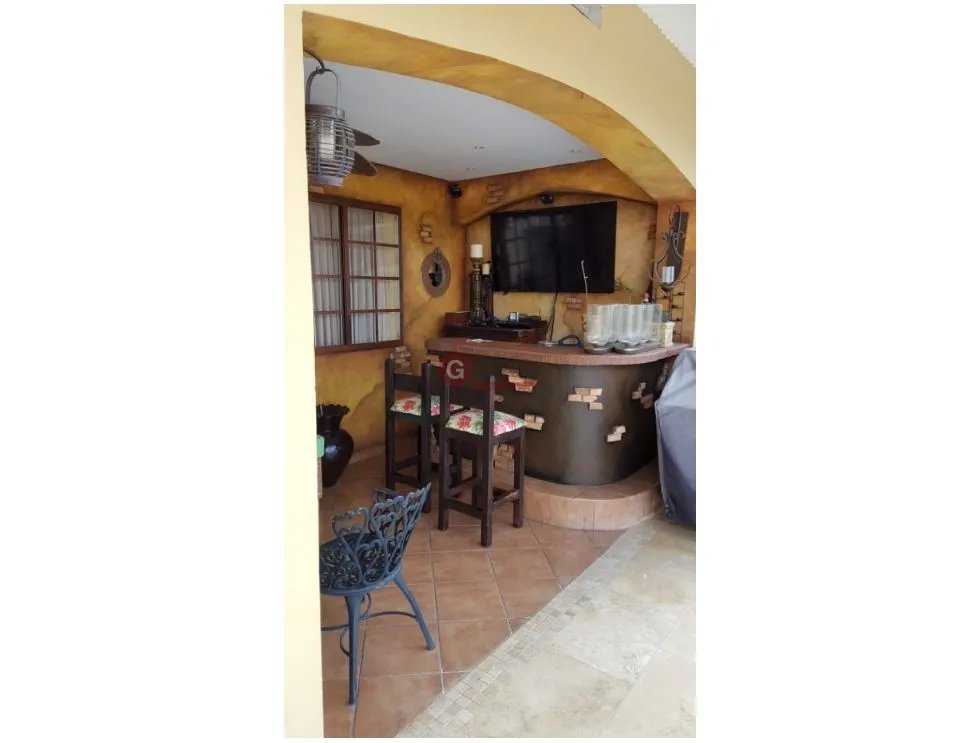 EL DORAL / CALLE 2 / 336m2 / 3 HABITACIONES / CON PISCINA
