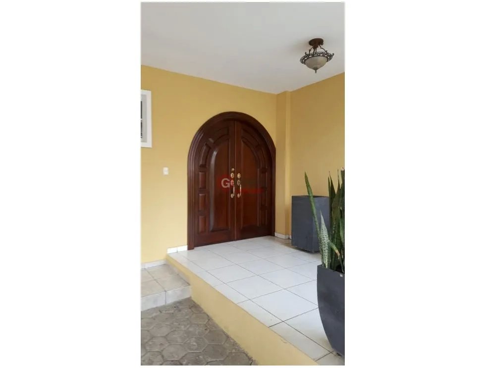 EL DORAL / CALLE 2 / 336m2 / 3 HABITACIONES / CON PISCINA