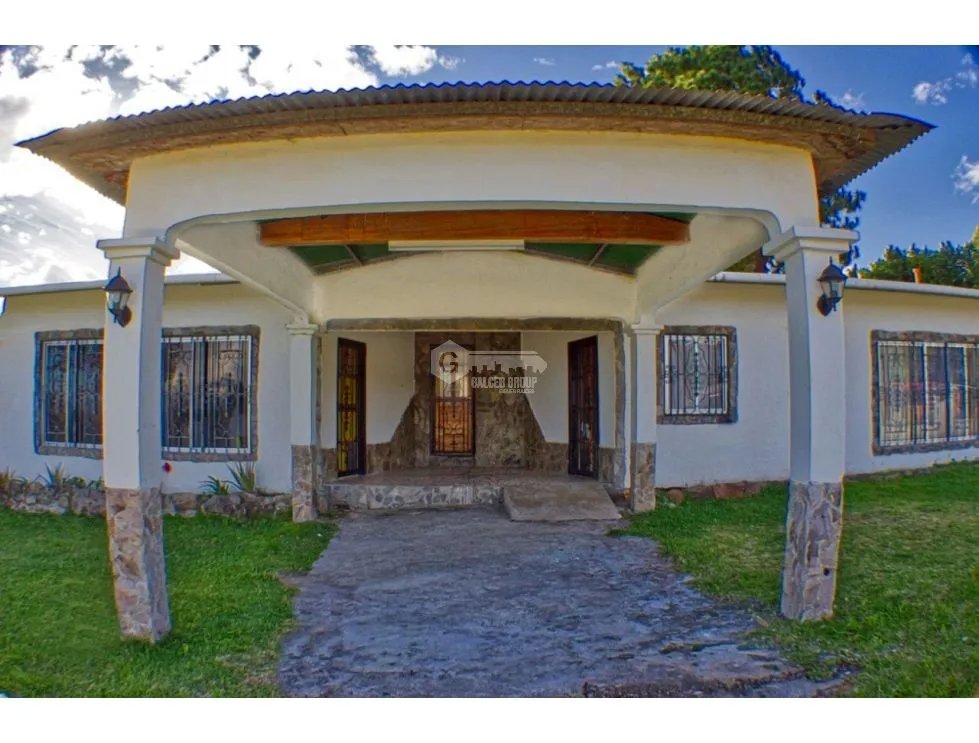BOQUETE / ALTO BOQUETE / 1800M2 / 3 HABITACION / TOTALMENTE CERCADA