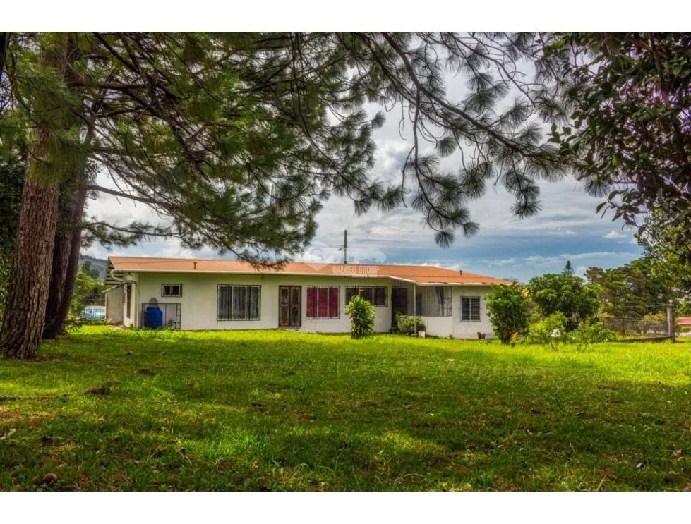 BOQUETE / ALTO BOQUETE / 1800M2 / 3 HABITACION / TOTALMENTE CERCADA