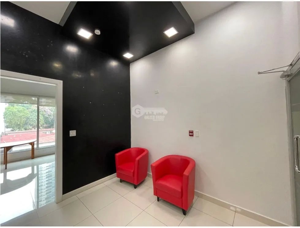 OFICINA / EL CANGREJO / PH NEO PLAZA / 75 M2 / 2 DIVISIONES / BALCON