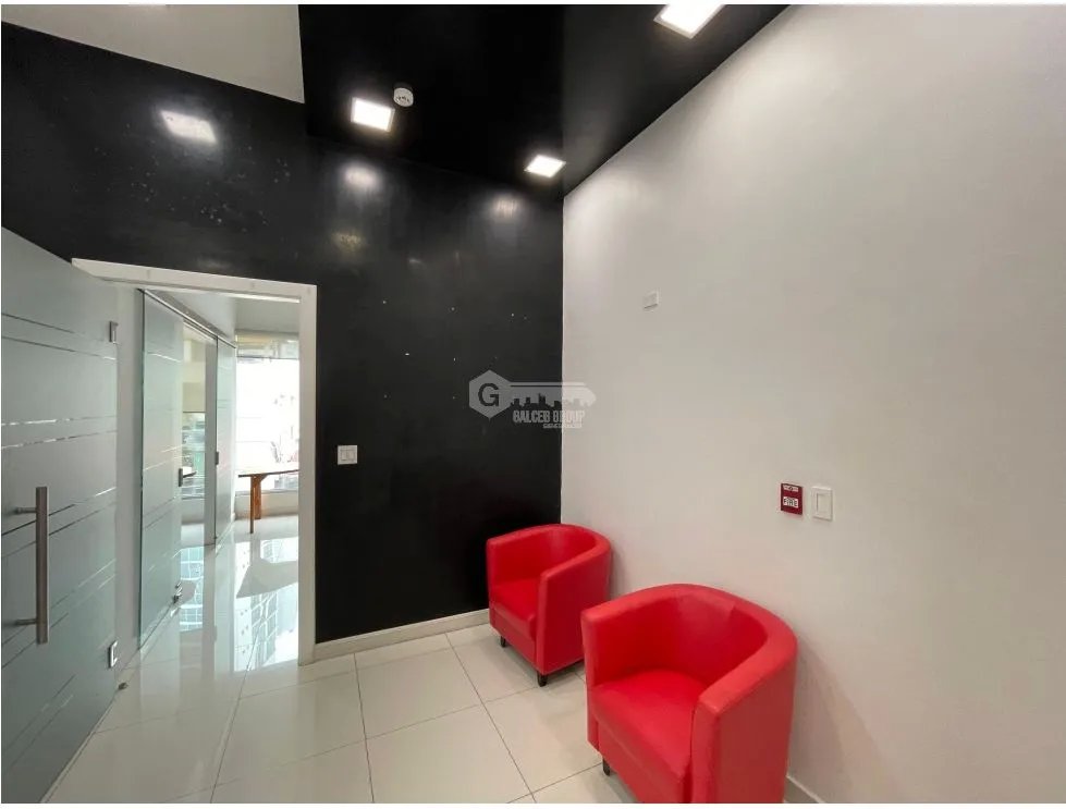 OFICINA / EL CANGREJO / PH NEO PLAZA / 75 M2 / 2 DIVISIONES / BALCON