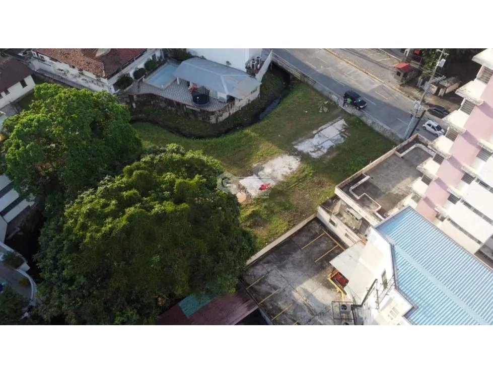 EL CANGREJO / TERRENO PARA DESARROLLO RM3-C2 / 1500 M2