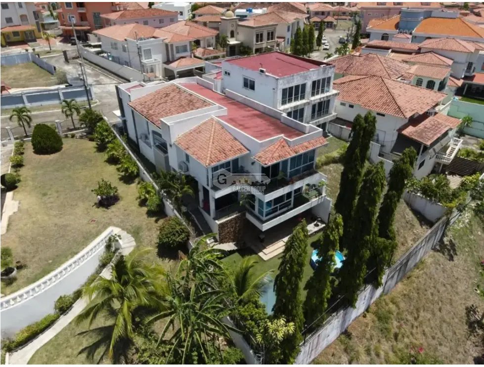 ALTOS DE PANAMA / 537M / 2 NIVELES / 5 HABITC + CUARTO Y BAÑO SERVICIO