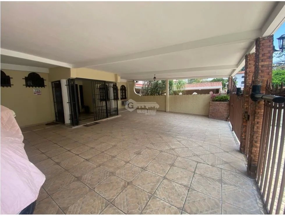 CASA CON PISCINA / BETANIA / LA ALAMEDA / AMOBLADA / 442m2 / 5 HABIT.