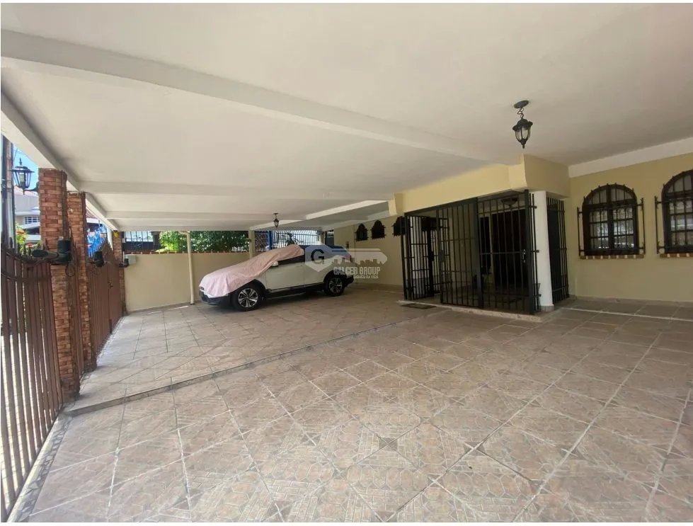 CASA CON PISCINA / BETANIA / LA ALAMEDA / AMOBLADA / 442m2 / 5 HABIT.